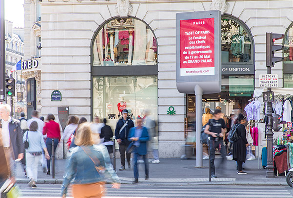 Pantallas publicitarias para escaparates
